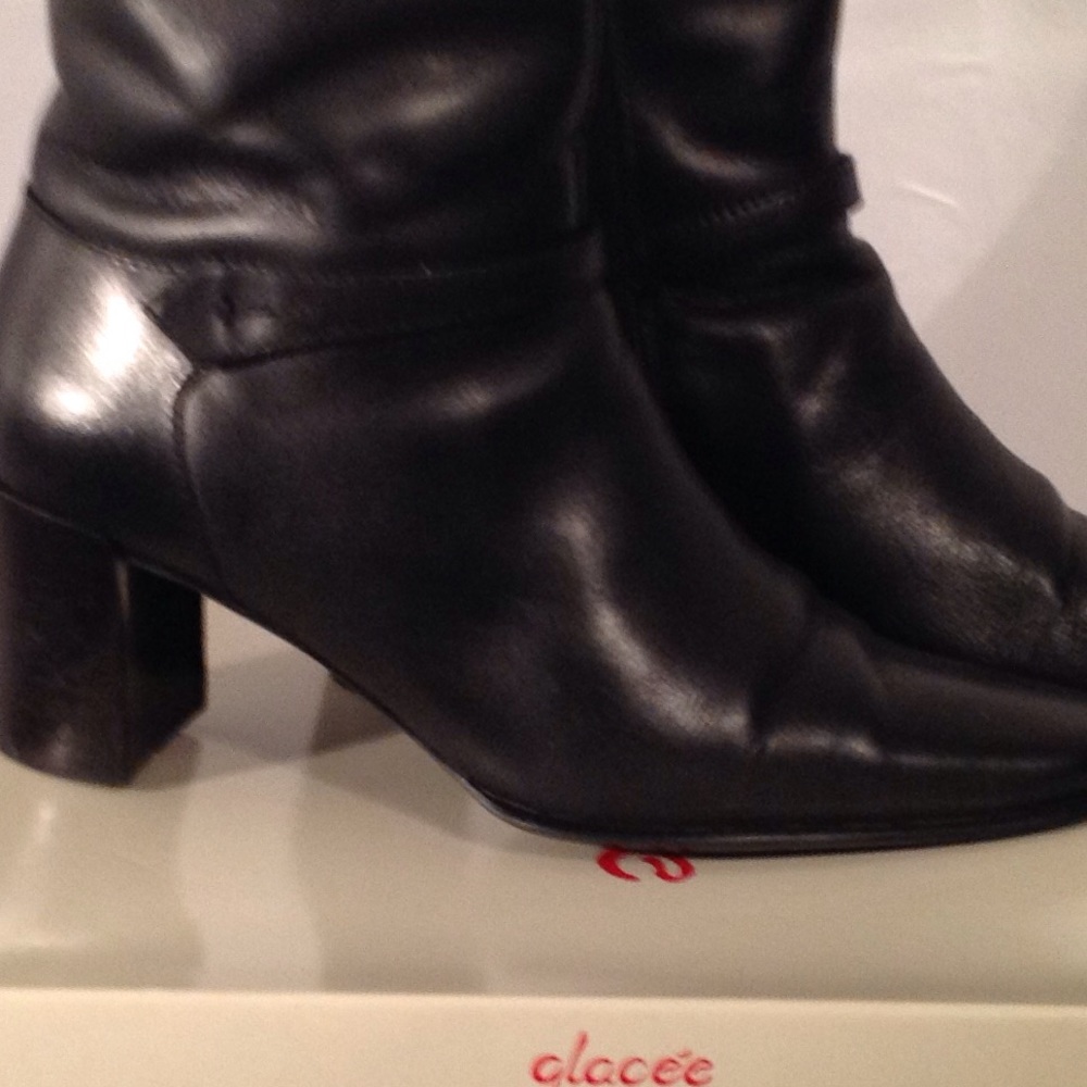 Boots - Picture 4 of 7